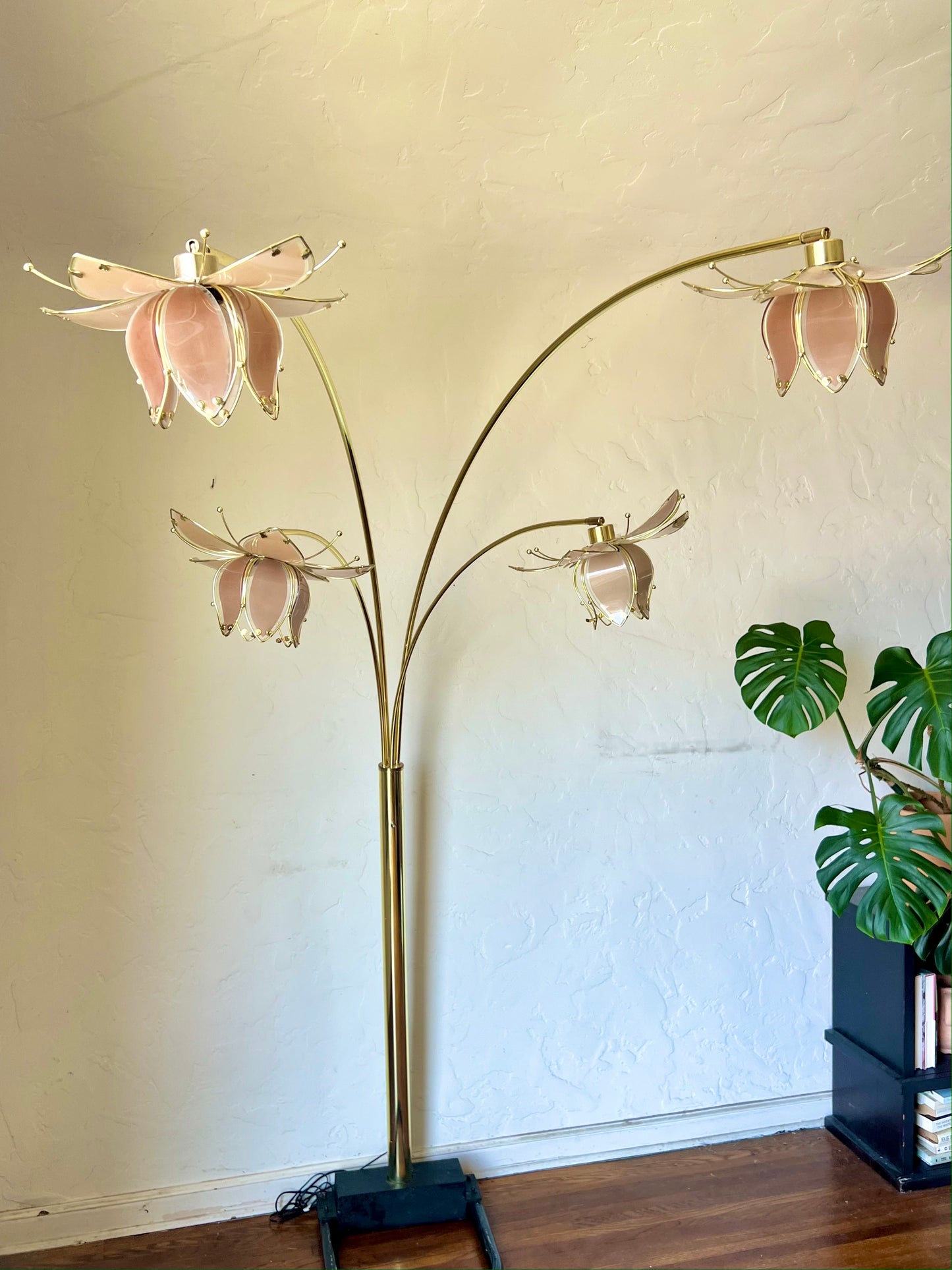 VNTG Arched Lotus Floor Lamp