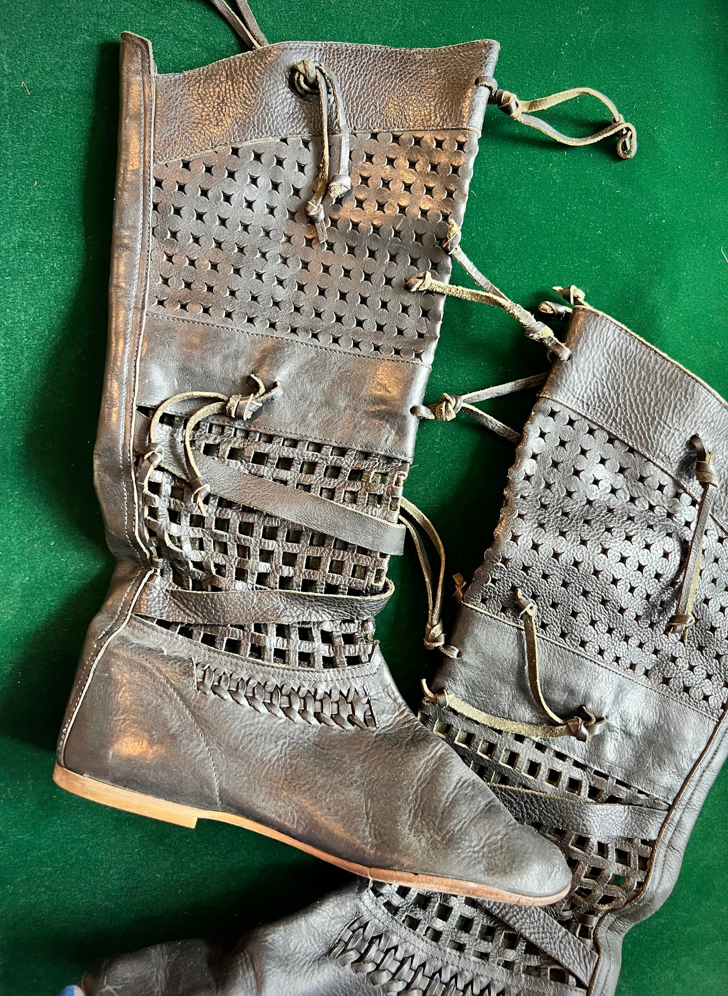 VNTG Flat Perforated Tassel Boots