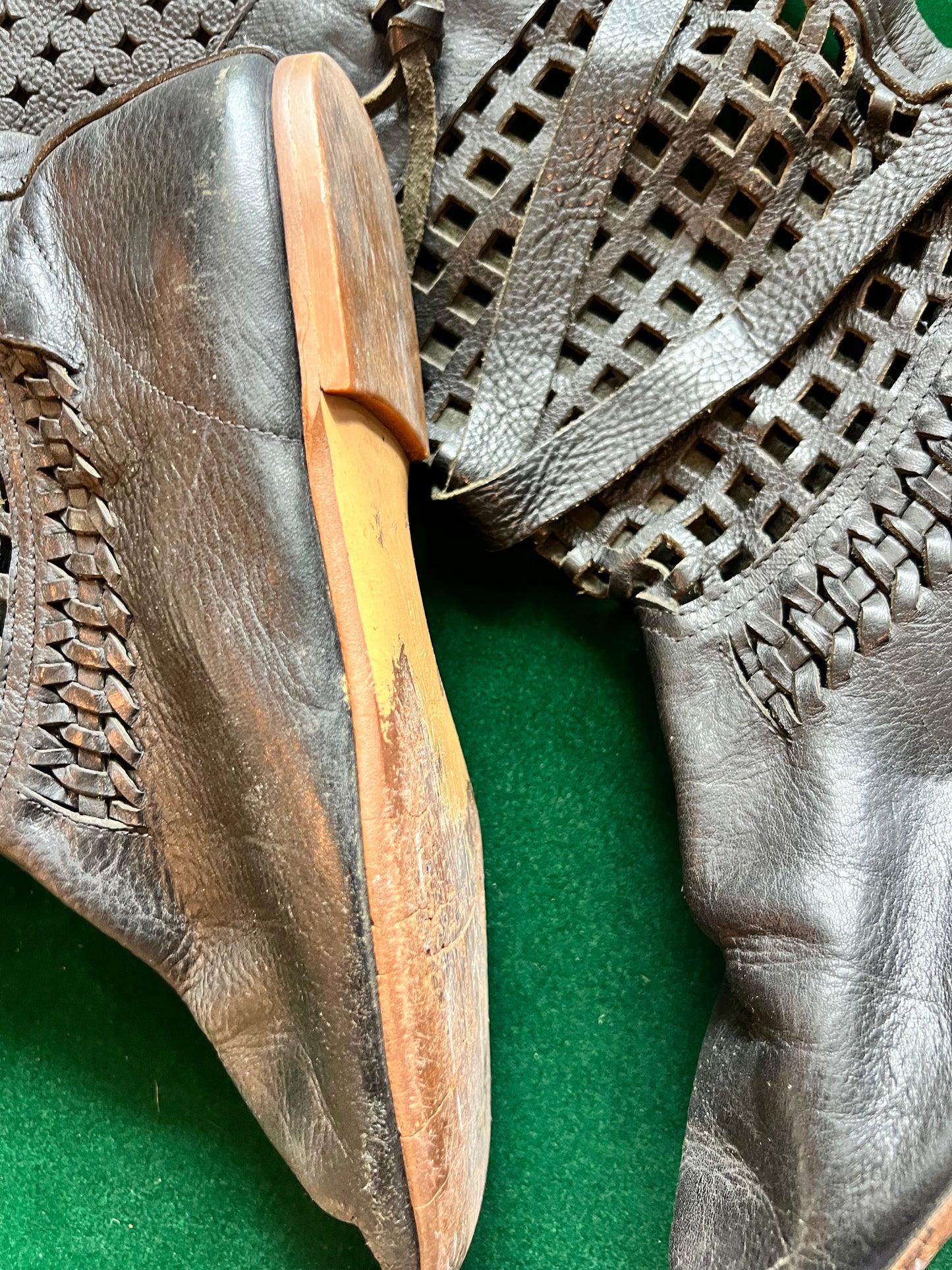 VNTG Flat Perforated Tassel Boots