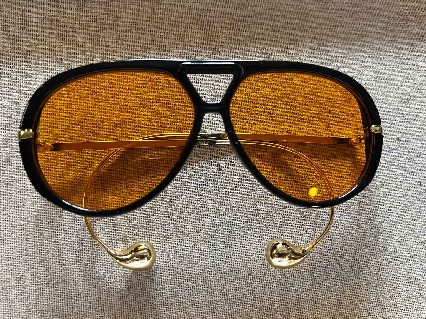 Hook Around Sunny Aviators